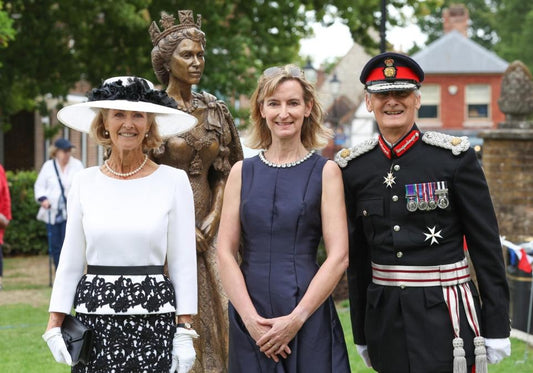 Elizabeth II Statue Unveiled at Romsey Abbey in Hampshire Honouring Queen’s Local Connections